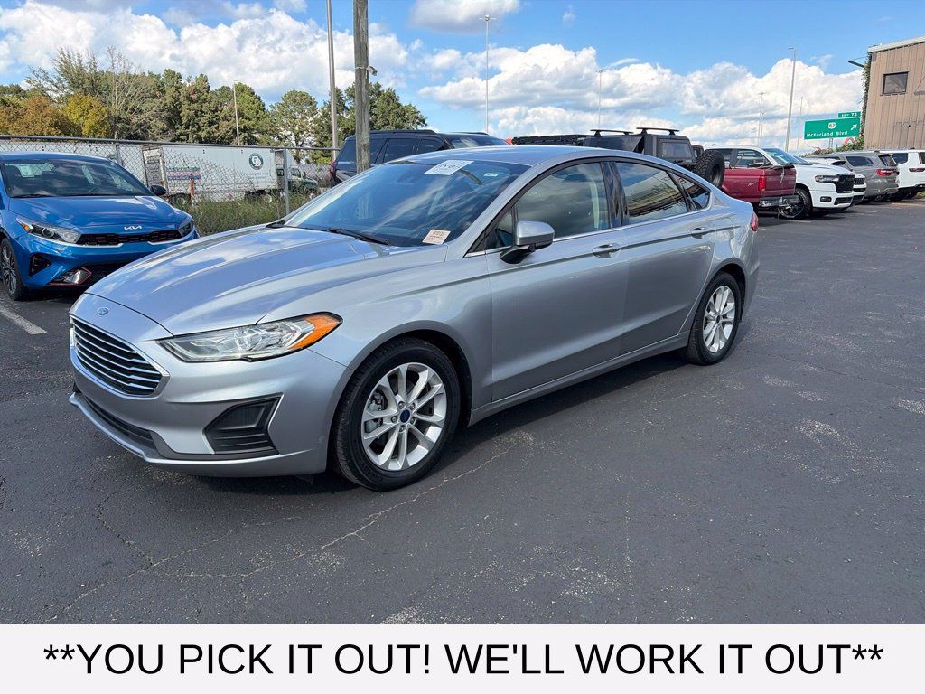 Used 2020 Ford Fusion SE FWD image 3