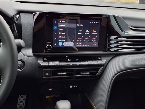 Used 2025 Toyota Camry SE image 15