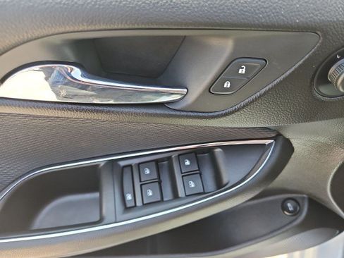 Used 2018 Chevrolet Cruze LS FWD image 21