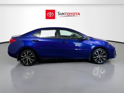 Used 2018 Toyota Corolla SE w/ SE Premium Package FWD image 2