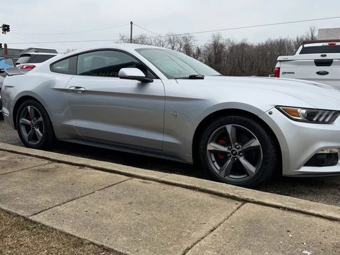 Used 2016 Ford Mustang Coupe image 3