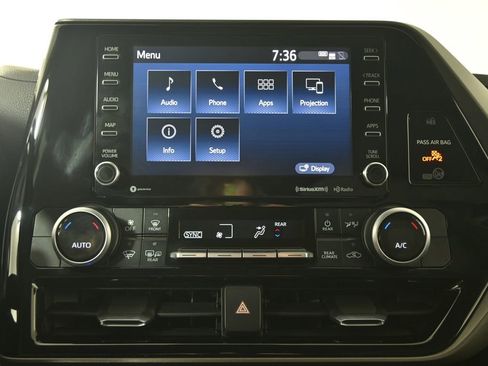 Used 2020 Toyota Highlander LE AWD/4WD image 27