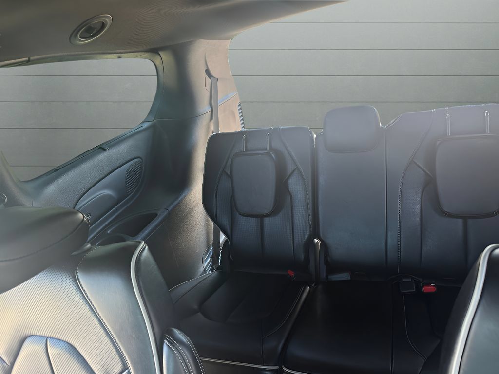 Used 2025 Chrysler Pacifica Limited FWD image 14