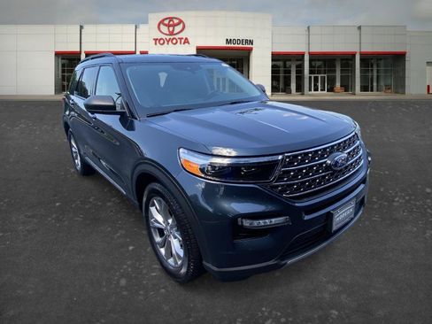 Used 2023 Ford Explorer XLT w/ Equipment Group 202A RWD image 3