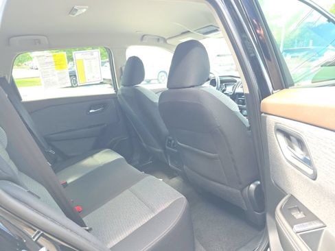 Used 2023 Nissan Rogue SV AWD/4WD image 12