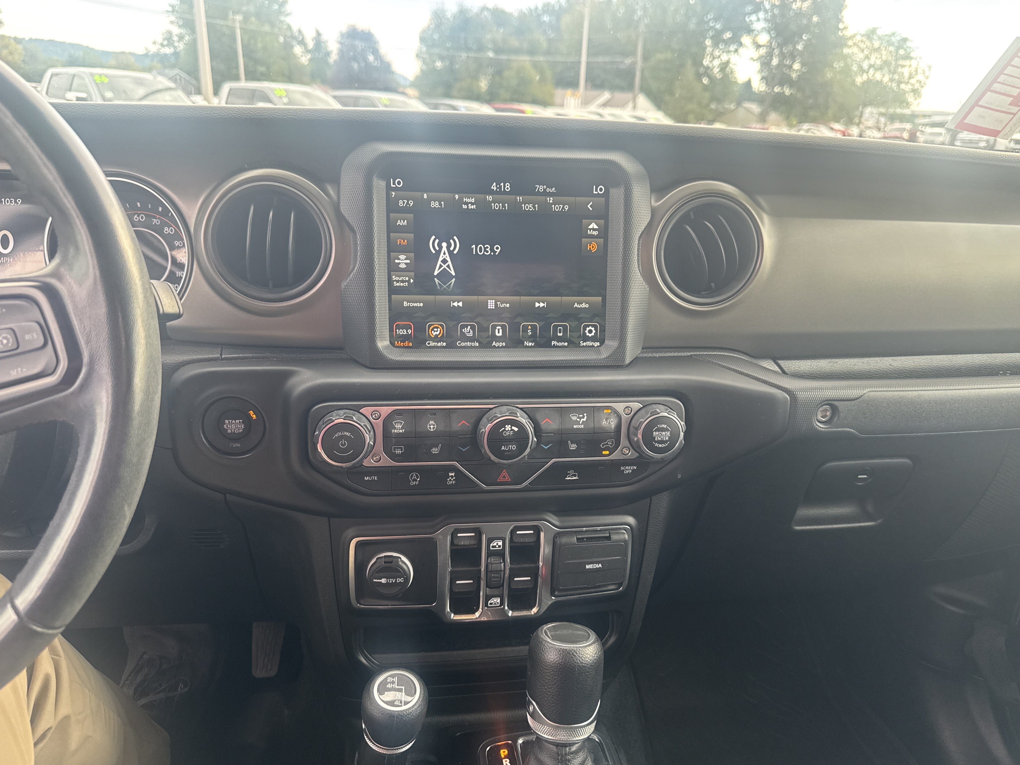 Used 2022 Jeep Gladiator Sport AWD/4WD image 25