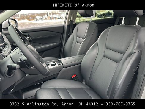 Used 2025 Nissan Rogue SV w/ SV Premium Package image 40