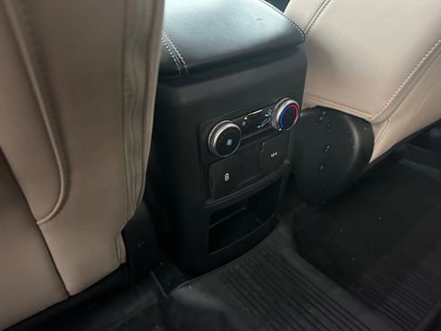 Used 2021 Ford Explorer XLT w/ Equipment Group 202A image 8