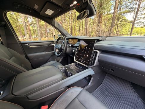 Used 2024 GMC Acadia AT4 w/ Luxury Package AWD/4WD image 18