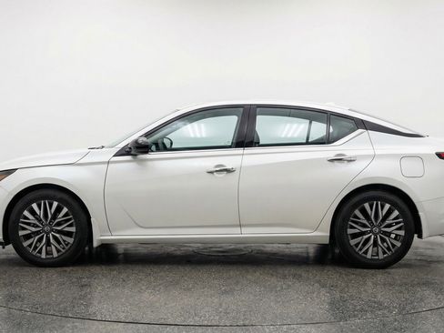 Used 2025 Nissan Altima 2.5 SV image 5
