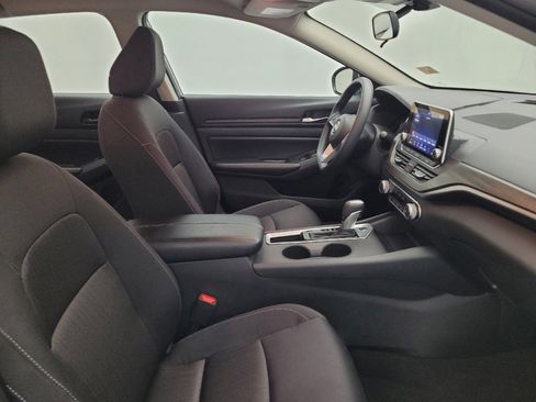 Used 2025 Nissan Altima 2.5 SV FWD image 21