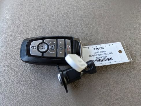 Used 2022 Ford Expedition XLT image 35