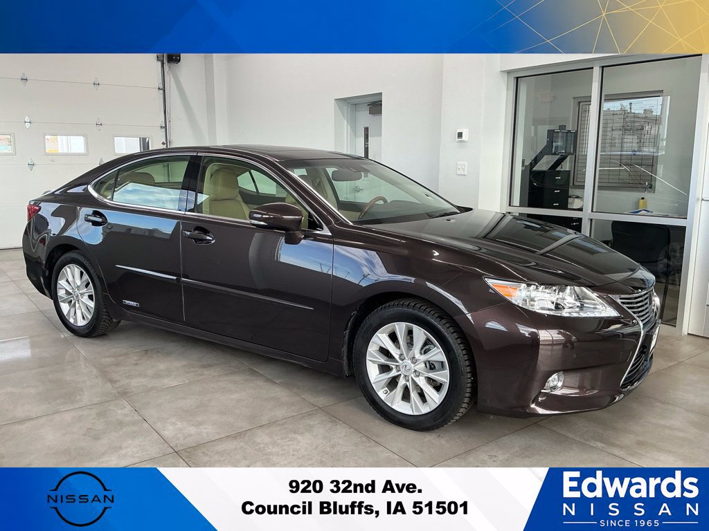 Used 2014 Lexus ES 300h w/ Luxury Package w/Bamboo Trim FWD image 2