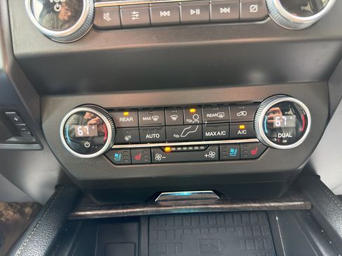 Used 2021 Ford Expedition Limited AWD/4WD image 29