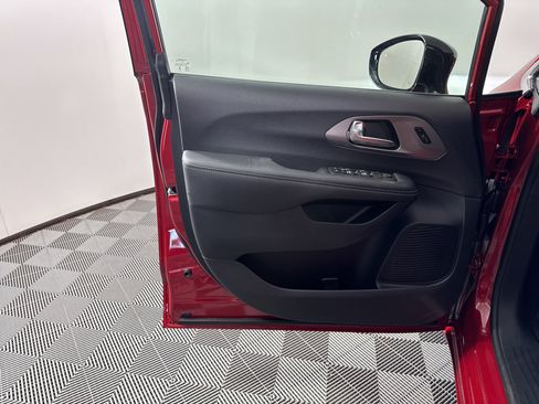 New 2026 Chrysler Pacifica Select image 23