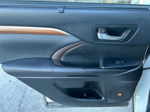 Used 2017 Toyota Highlander Limited image 25