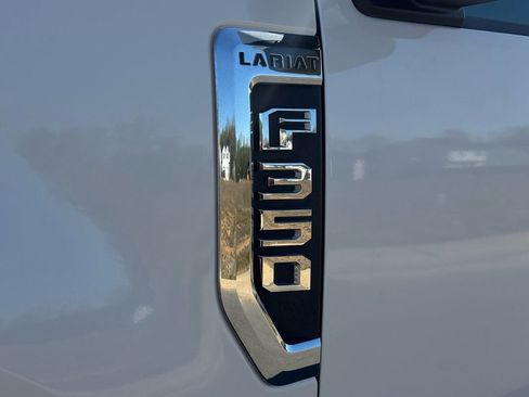 Used 2019 Ford F350 Lariat w/ Lariat Value Package image 9