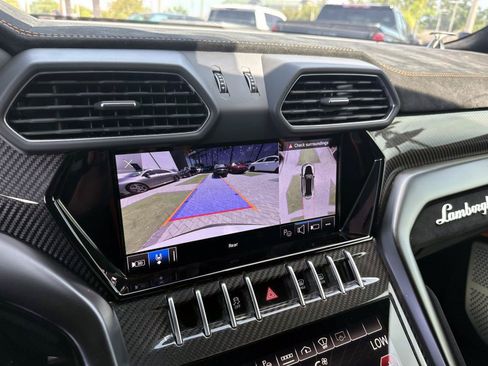 Used 2023 Lamborghini Urus Performante AWD/4WD image 27