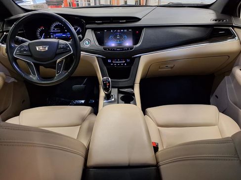 Used 2017 Cadillac XT5 FWD image 16