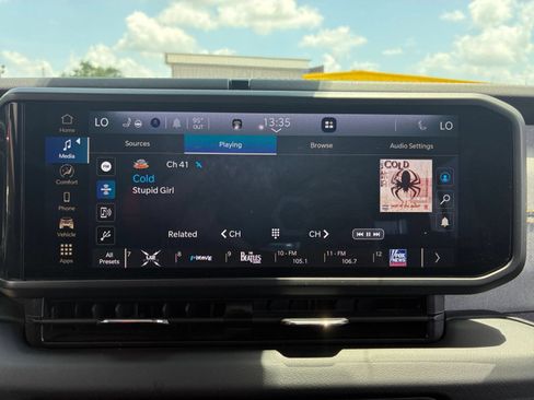 Used 2025 Jeep Wrangler Unlimited Sahara AWD/4WD image 17