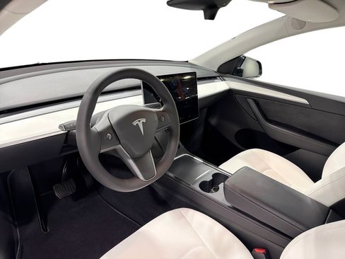 Certified 2023 Tesla Model Y Long Range AWD/4WD image 9