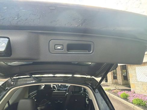 Used 2025 Honda Pilot Touring image 12