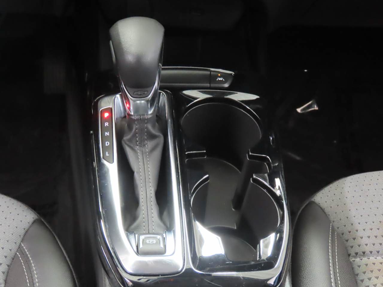 Used 2025 Chevrolet Trax LT FWD image 12