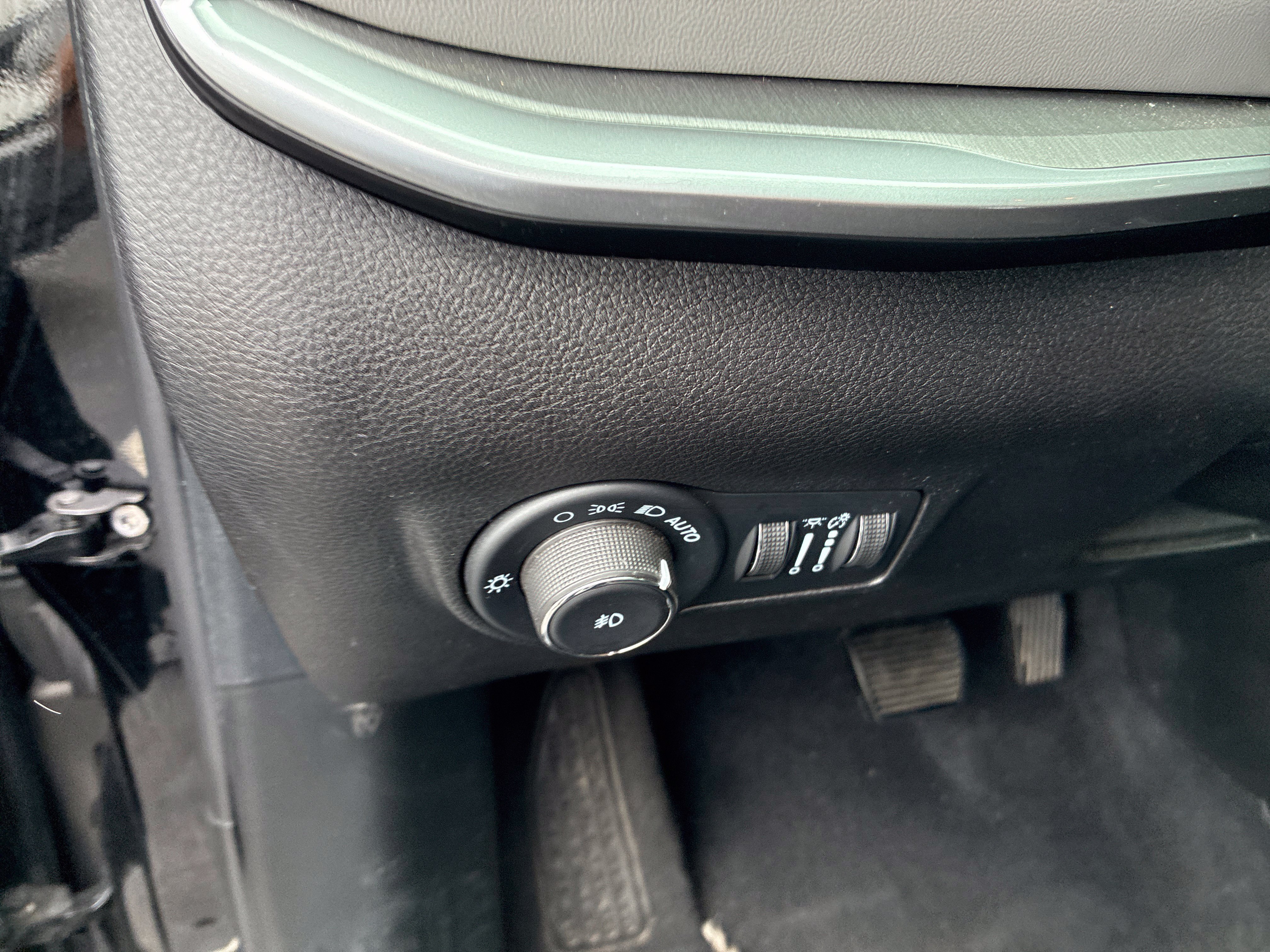 Used 2025 Jeep Compass Limited AWD/4WD image 14