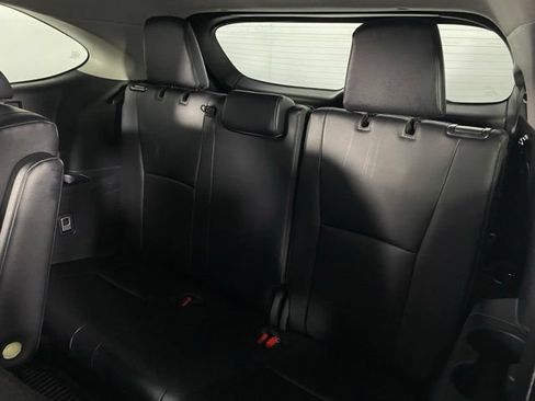 Used 2024 Toyota Highlander XLE FWD image 18
