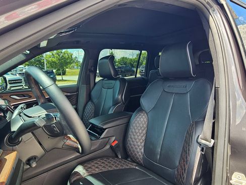 Used 2023 Jeep Grand Cherokee L Summit w/ High Altitude Package AWD/4WD image 22