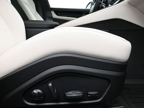 Used 2026 Porsche Panamera image 14