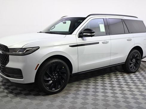 New 2025 Lincoln Navigator Reserve w/ Jet Appearance Package image 2