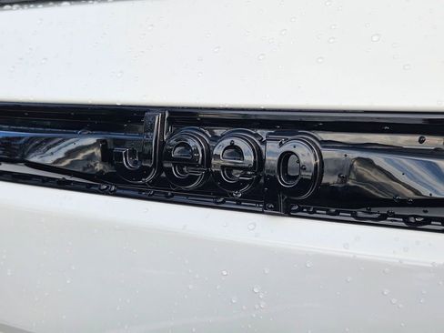New 2025 Jeep Grand Cherokee Altitude AWD/4WD image 31