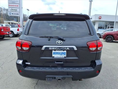 Used 2020 Toyota Sequoia Limited w/ Safety & Convenience Package image 5