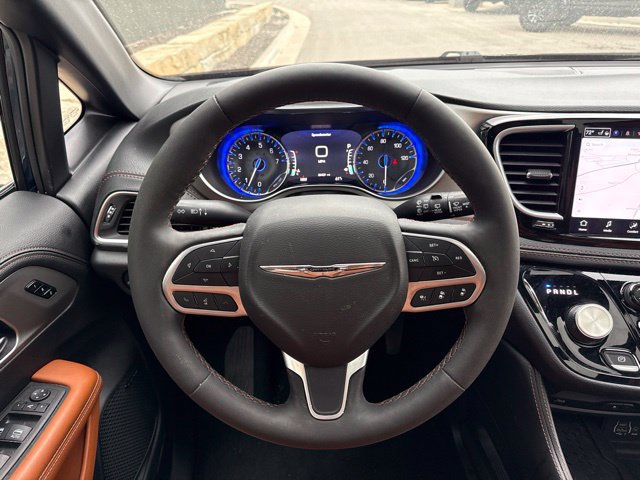Used 2025 Chrysler Pacifica Pinnacle AWD/4WD image 19