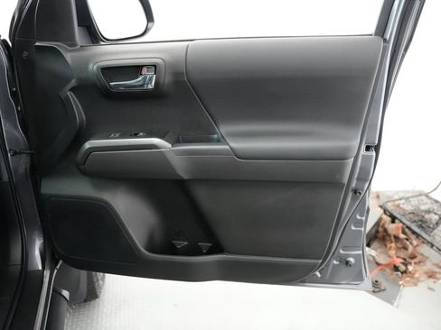 Used 2022 Toyota Tacoma TRD Sport w/ Technology Package image 48