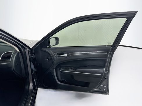 Used 2022 Chrysler 300 Touring L AWD/4WD image 30