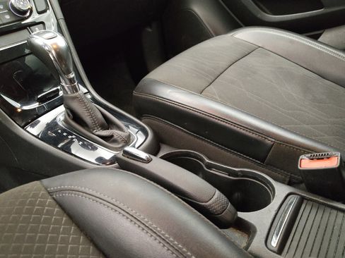 Used 2020 Buick Encore Preferred FWD image 26
