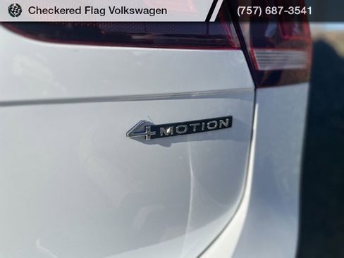Used 2024 Volkswagen Tiguan SE image 11