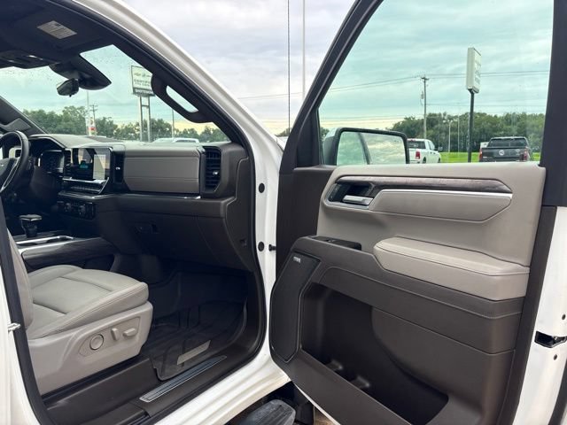 Used 2025 Chevrolet Silverado 1500 LTZ w/ Technology Package AWD/4WD image 42