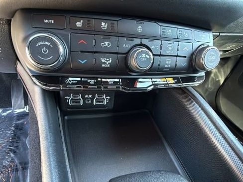 Used 2024 Dodge Durango GT AWD/4WD image 14