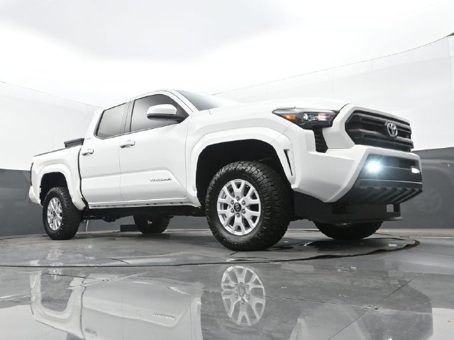 Used 2024 Toyota Tacoma SR5 AWD/4WD image 22
