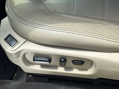 Used 2014 Ford Taurus Limited w/ Equipment Group 301A FWD image 18