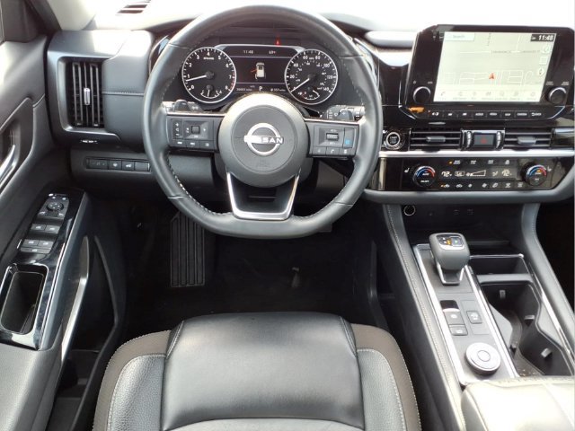 Used 2024 Nissan Pathfinder SL AWD/4WD image 5