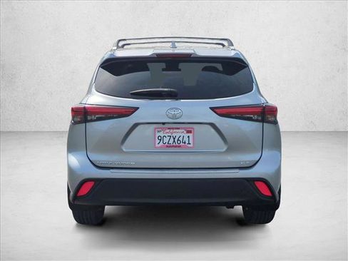 Used 2022 Toyota Highlander XLE image 7