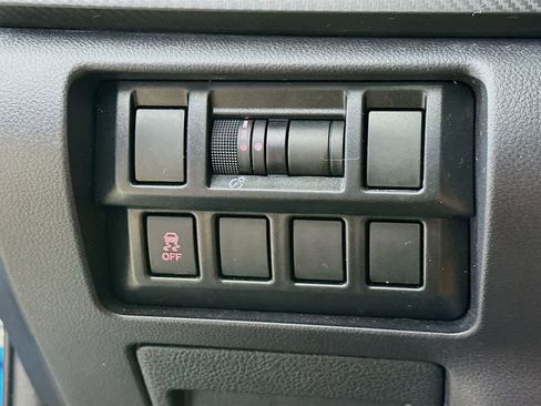 Used 2018 Subaru Impreza 2.0i Premium image 26