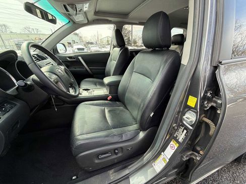 Used 2010 Toyota Highlander SE image 21