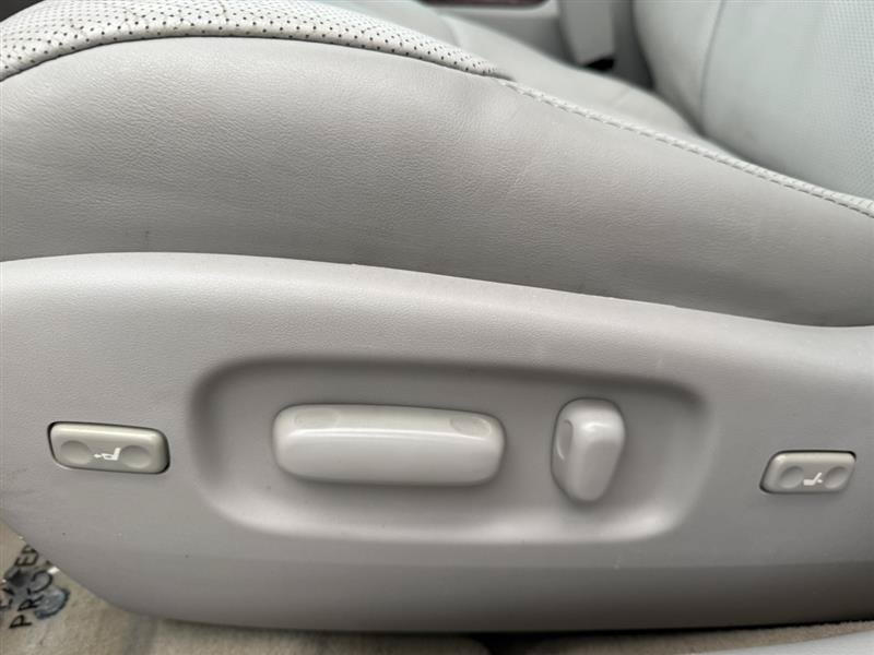 Used 2011 Toyota Avalon Limited FWD image 32