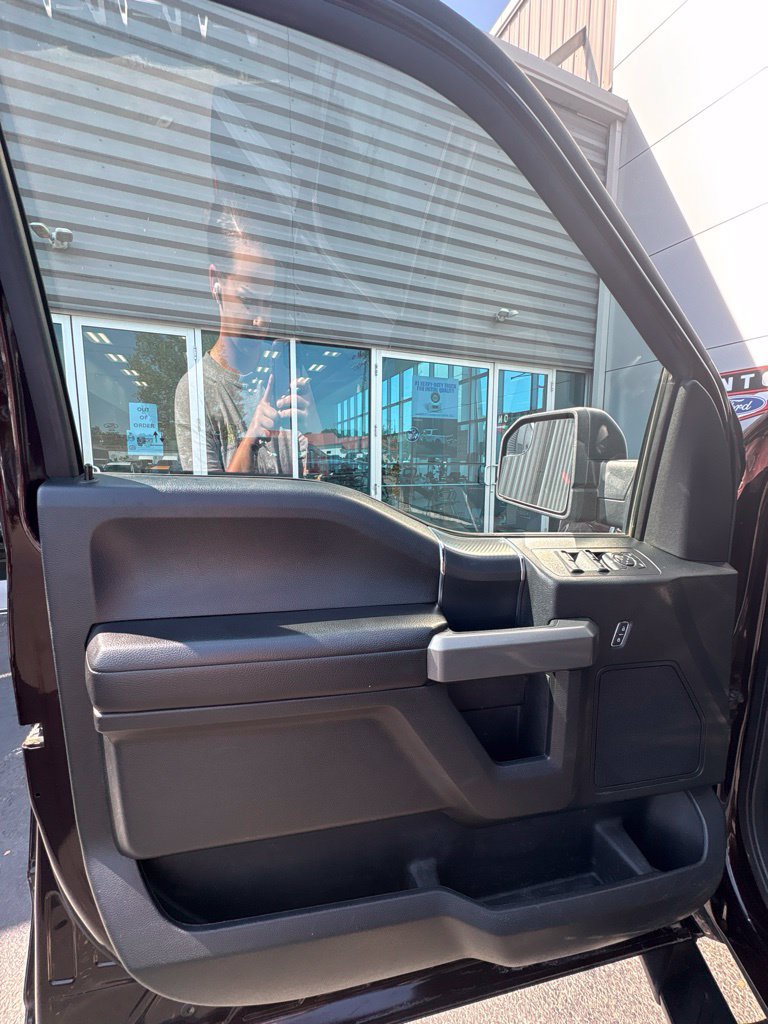Used 2019 Ford F150 XLT w/ Equipment Group 302A Luxury AWD/4WD image 16