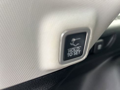 Used 2023 Jeep Grand Cherokee Limited w/ Black Appearance Package image 44